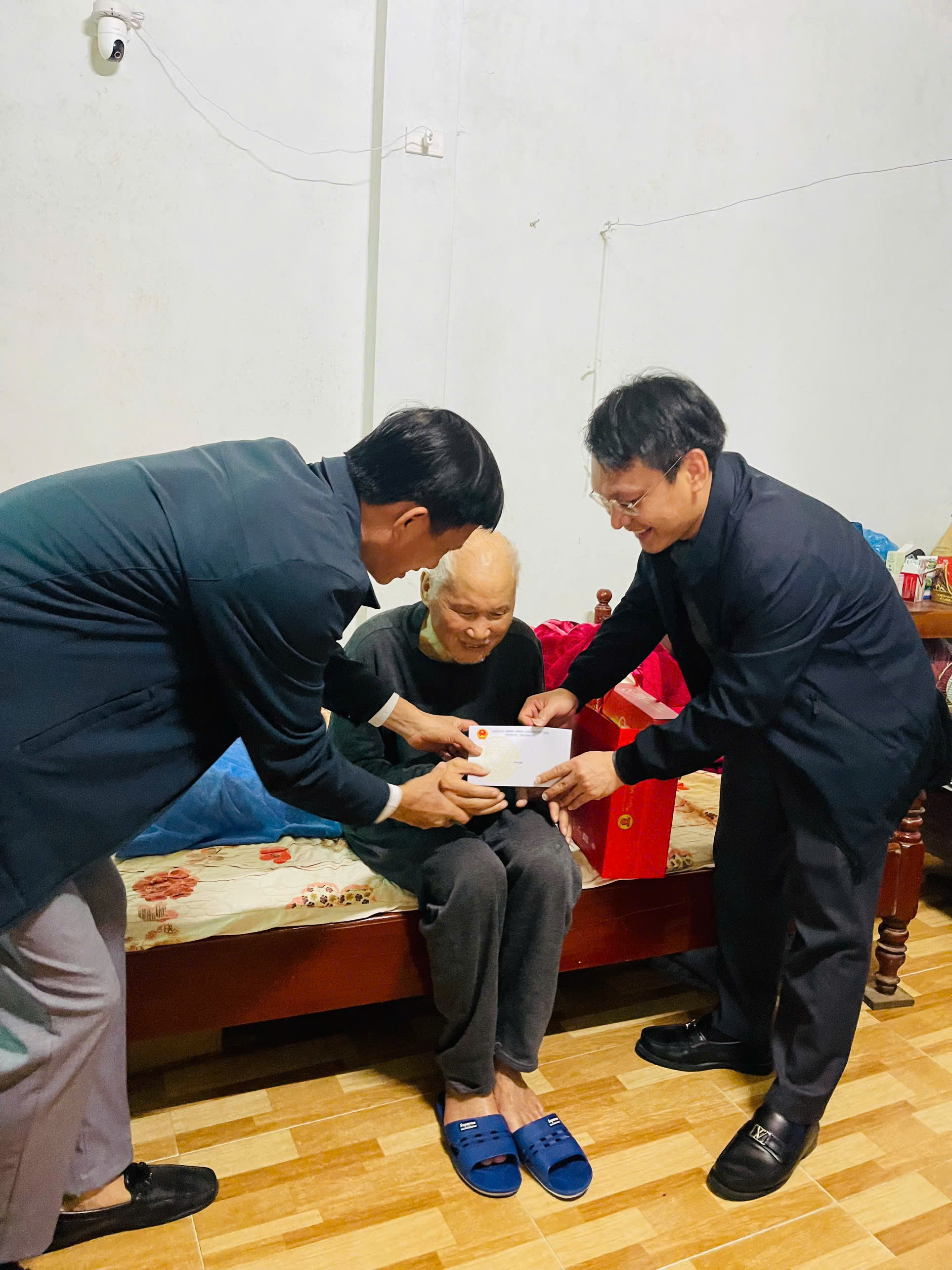 Anh-tin-bai